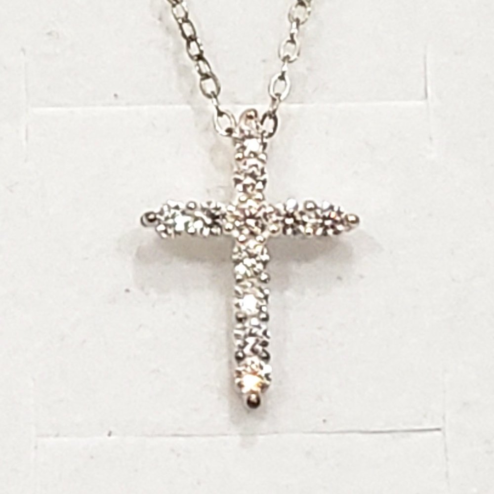 Cubic Zirconia Cross pendant set in 925 Sterling Silver w/18in 925 Sterlingchain